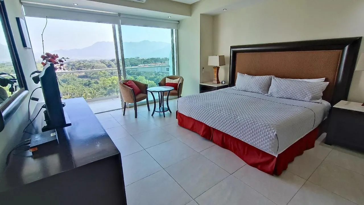 Peninsula Puerto Vallarta 0*,